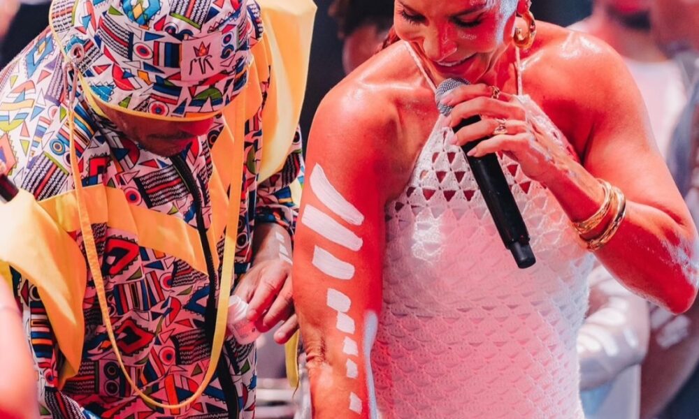 Ivete participa do ensaio da Timbalada