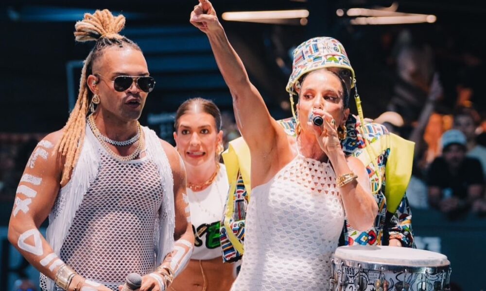 Ivete participa do ensaio da Timbalada