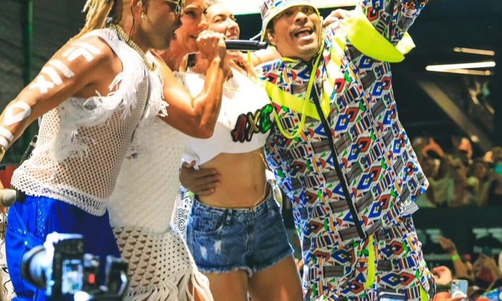 Ivete participa do ensaio da Timbalada