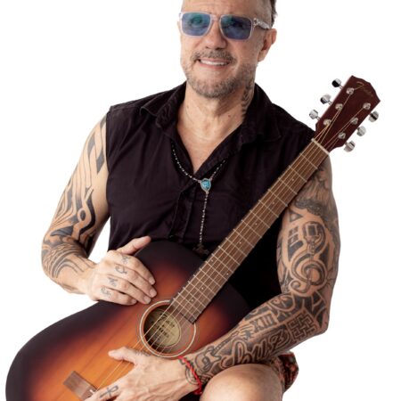 Tuca Fernandes anima a cidade de Ouro Branco, em Minas Gerais, neste sábado (15)