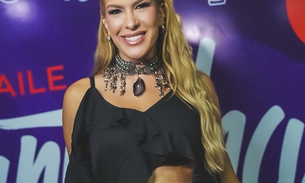 Artistas e influenciadores prestigiam edição histórica do Baile da Santinha